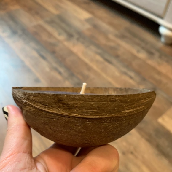 Floating half coconut grape scented candle - Picture 3 of 8